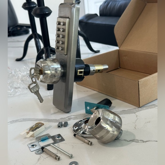 New Entrance door know key passcode - Picture 2 of 6